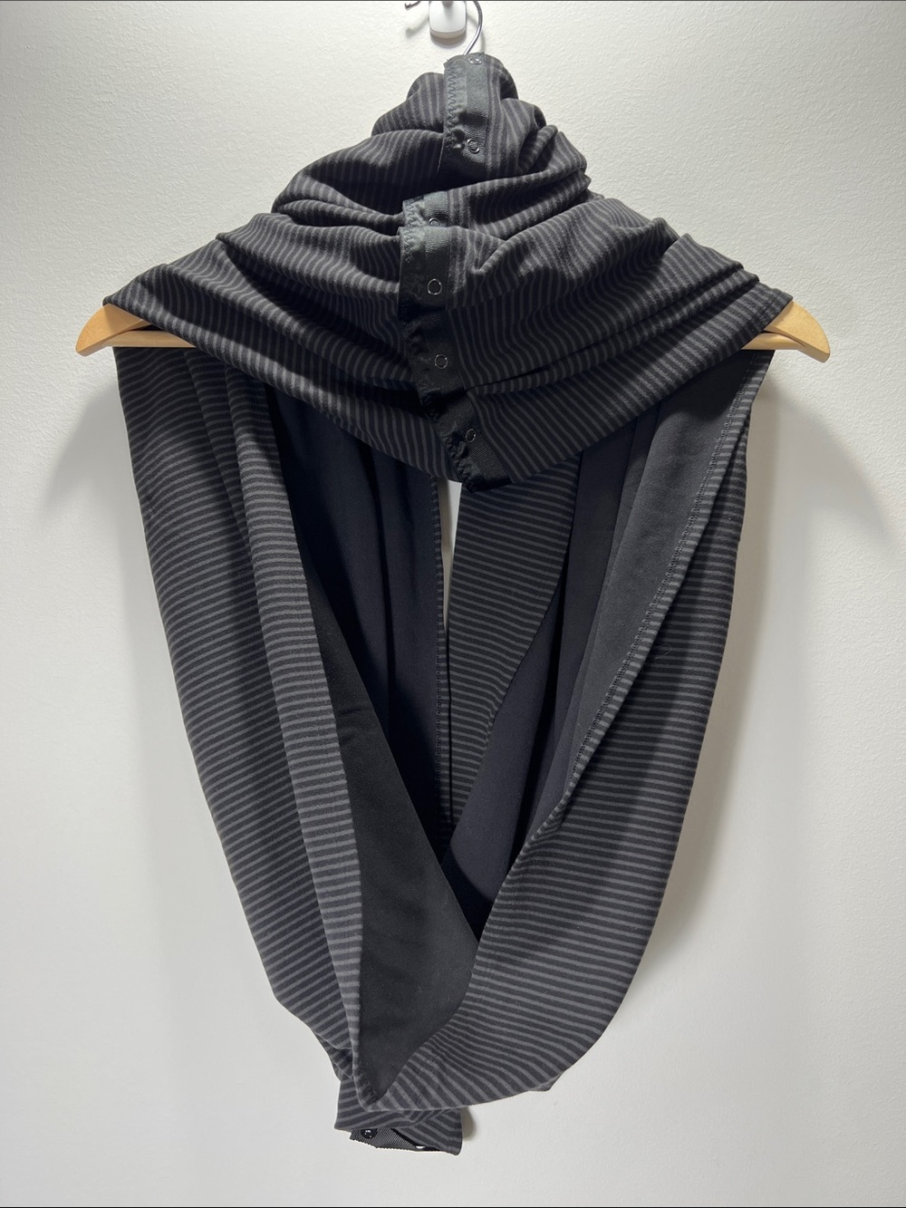 Lululemon Vinyasa Scarf Black/Grey Stripe Snap Convertible Wrap